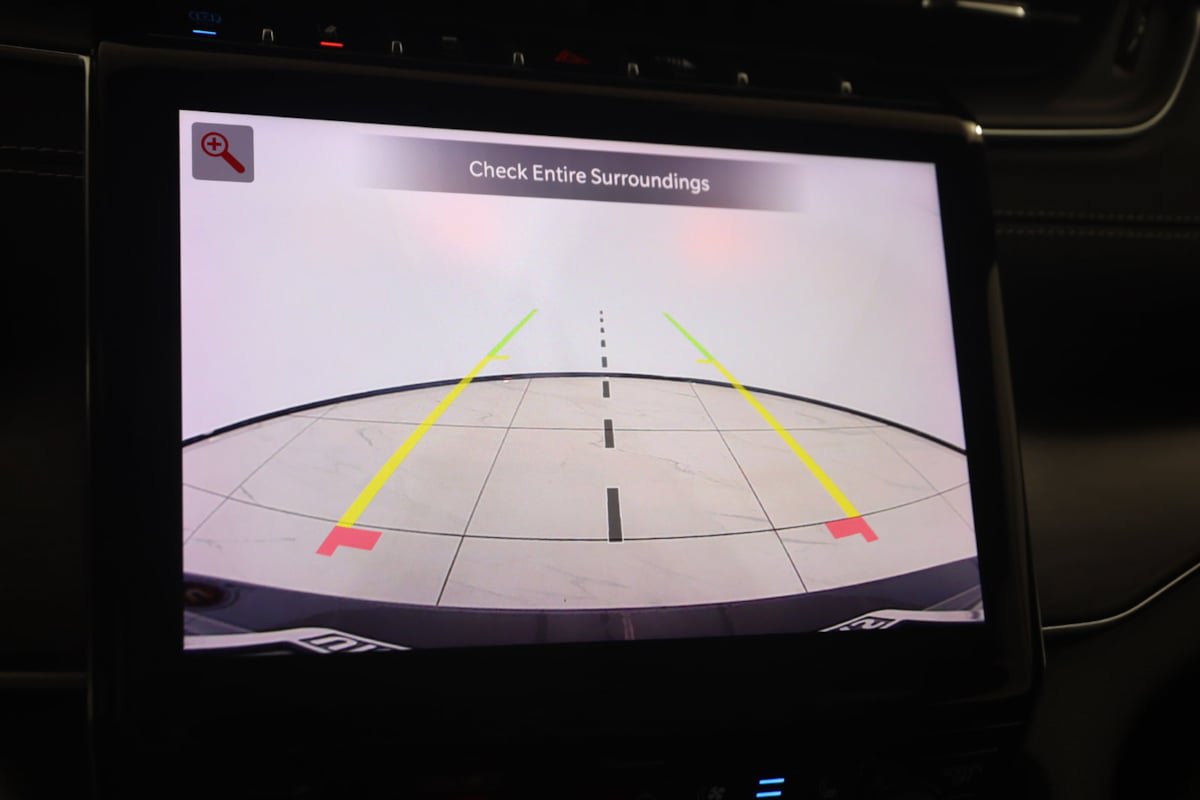 Used 2023 Jeep Grand Cherokee Overland w/ Luxury Tech Group IV AWD/4WD image 12