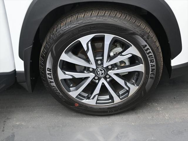 Certified 2025 Toyota Corolla Cross XLE w/ Convenience Package AWD/4WD image 38