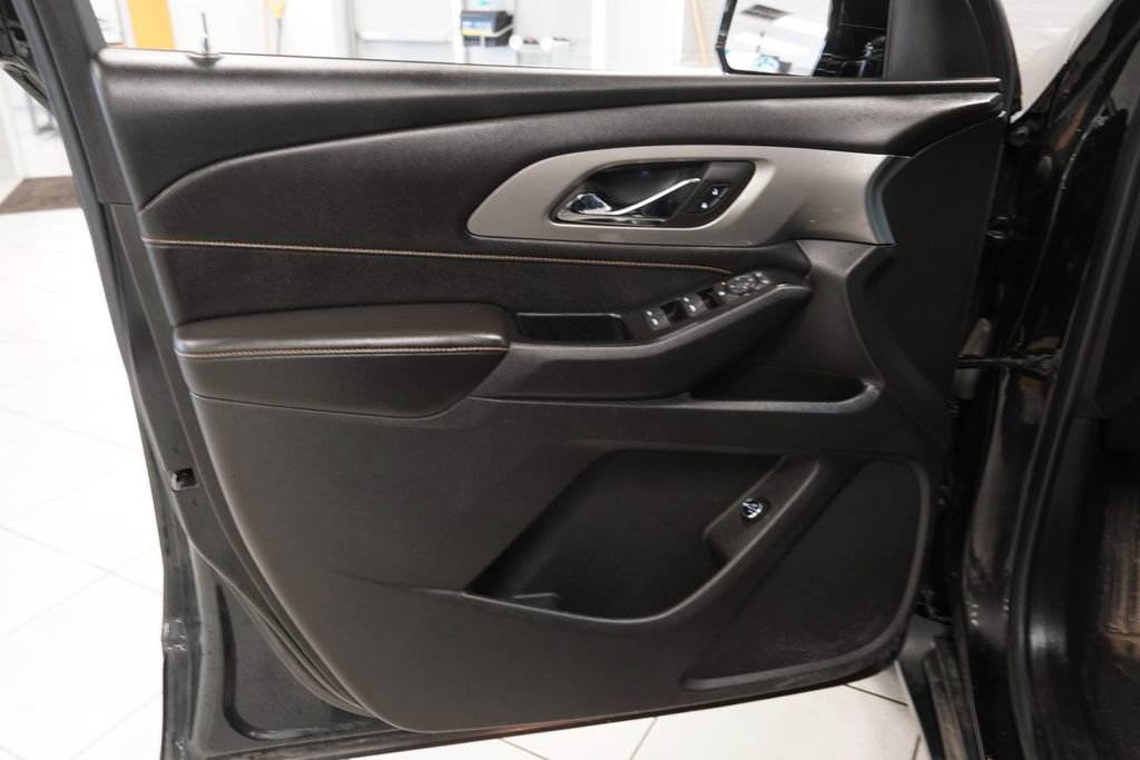 Used 2018 Chevrolet Traverse LT image 16