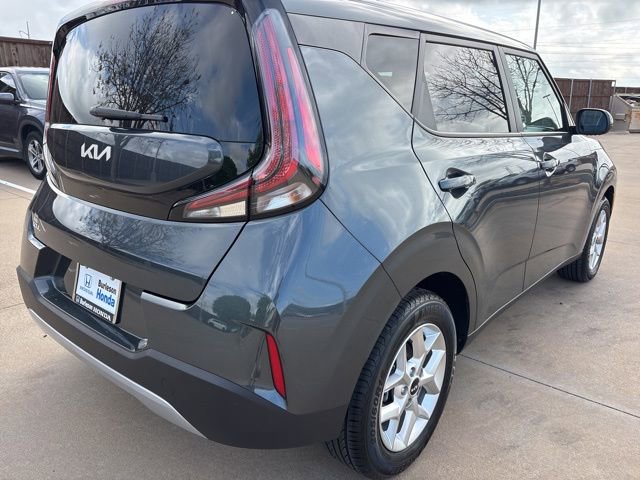 Used 2025 Kia Soul LX w/ LX Technology Package FWD image 3
