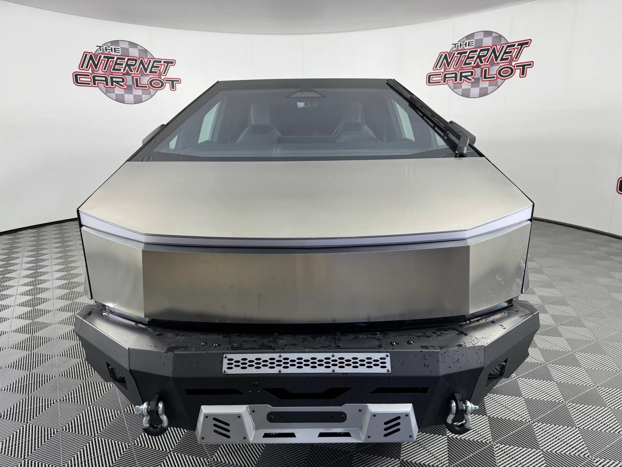 Used 2024 Tesla Cybertruck AWD Crew Cab image 2