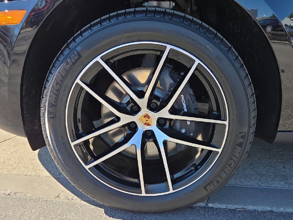 Certified 2026 Porsche Macan AWD/4WD image 24
