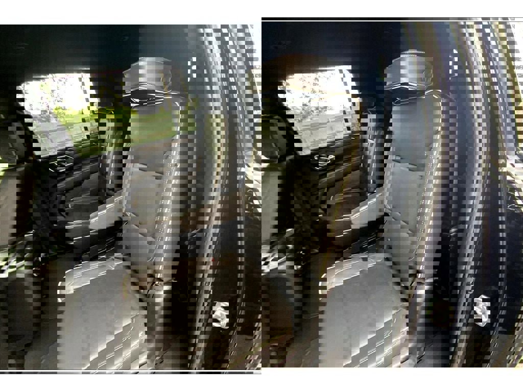 Used 2023 Chevrolet Suburban Premier image 26