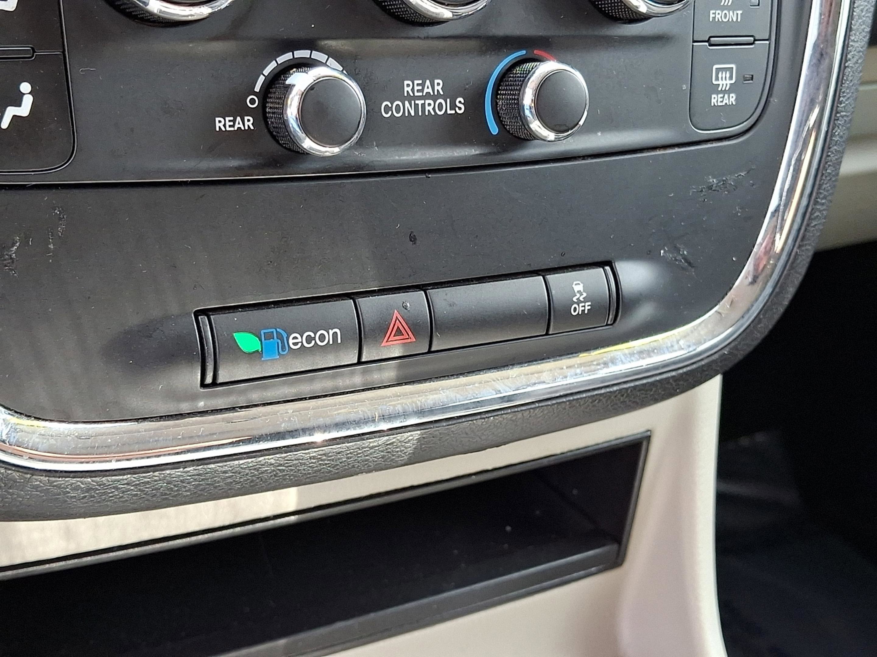 Used 2015 Dodge Grand Caravan SXT w/ UConnect Hands-Free Group image 22