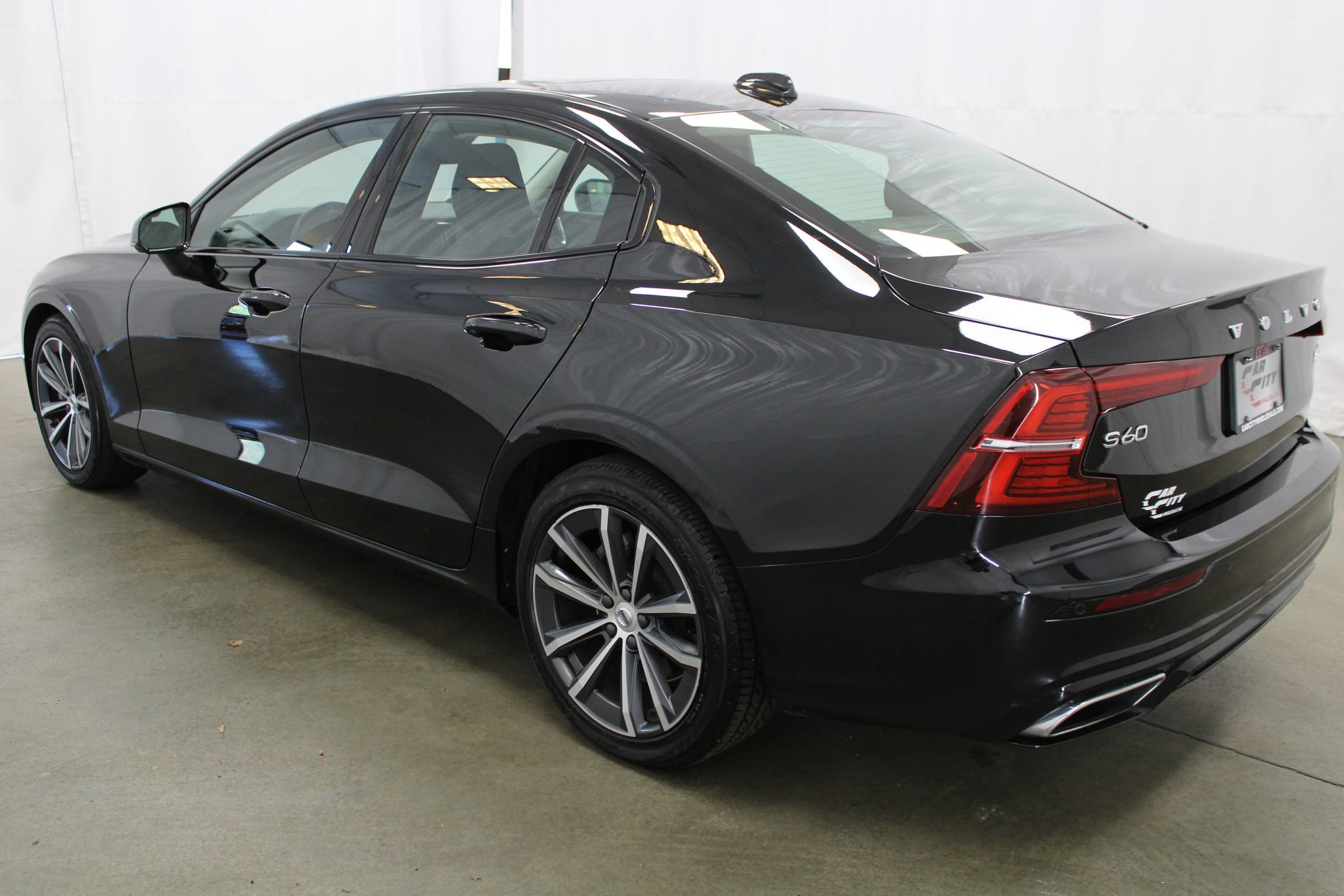 Used 2022 Volvo S60 B5 Momentum AWD/4WD image 7