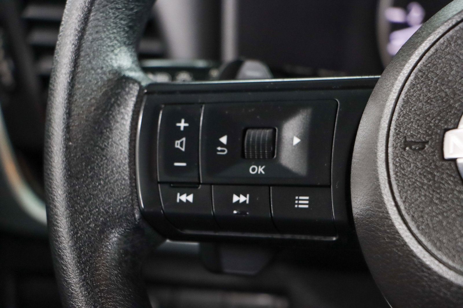 Used 2024 Nissan Rogue SV image 13