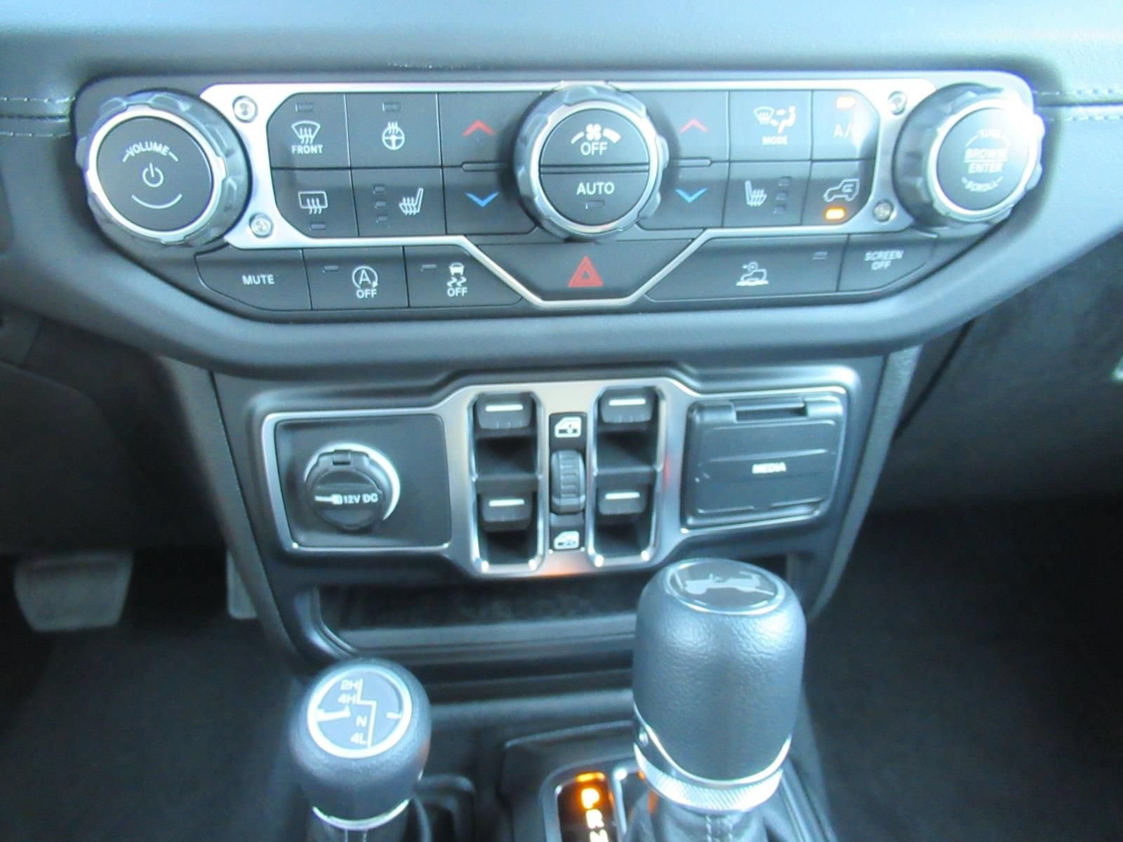 New 2026 Jeep Wrangler Unlimited Sahara w/ Technology Group AWD/4WD image 28