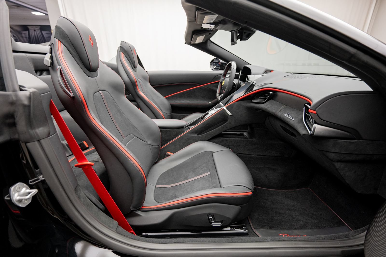 Used 2026 Ferrari Roma Spider RWD image 18