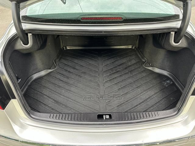 Used 2013 Hyundai Genesis 3.8 w/ Technology Pkg RWD image 13