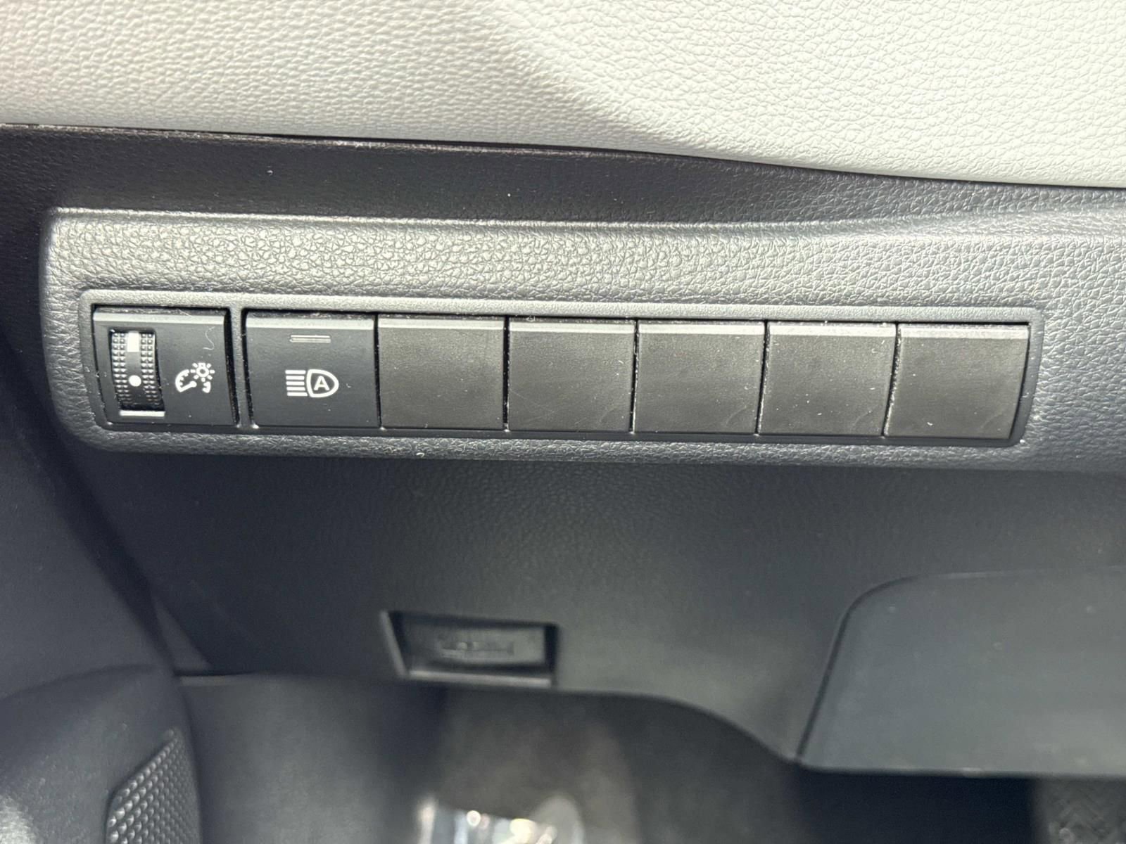 Used 2023 Toyota Corolla SE image 19
