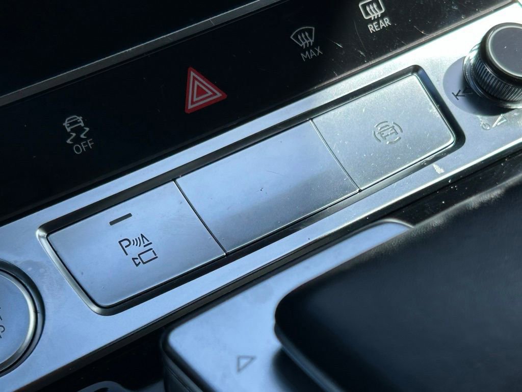Used 2019 Audi e-tron Premium Plus AWD/4WD image 25
