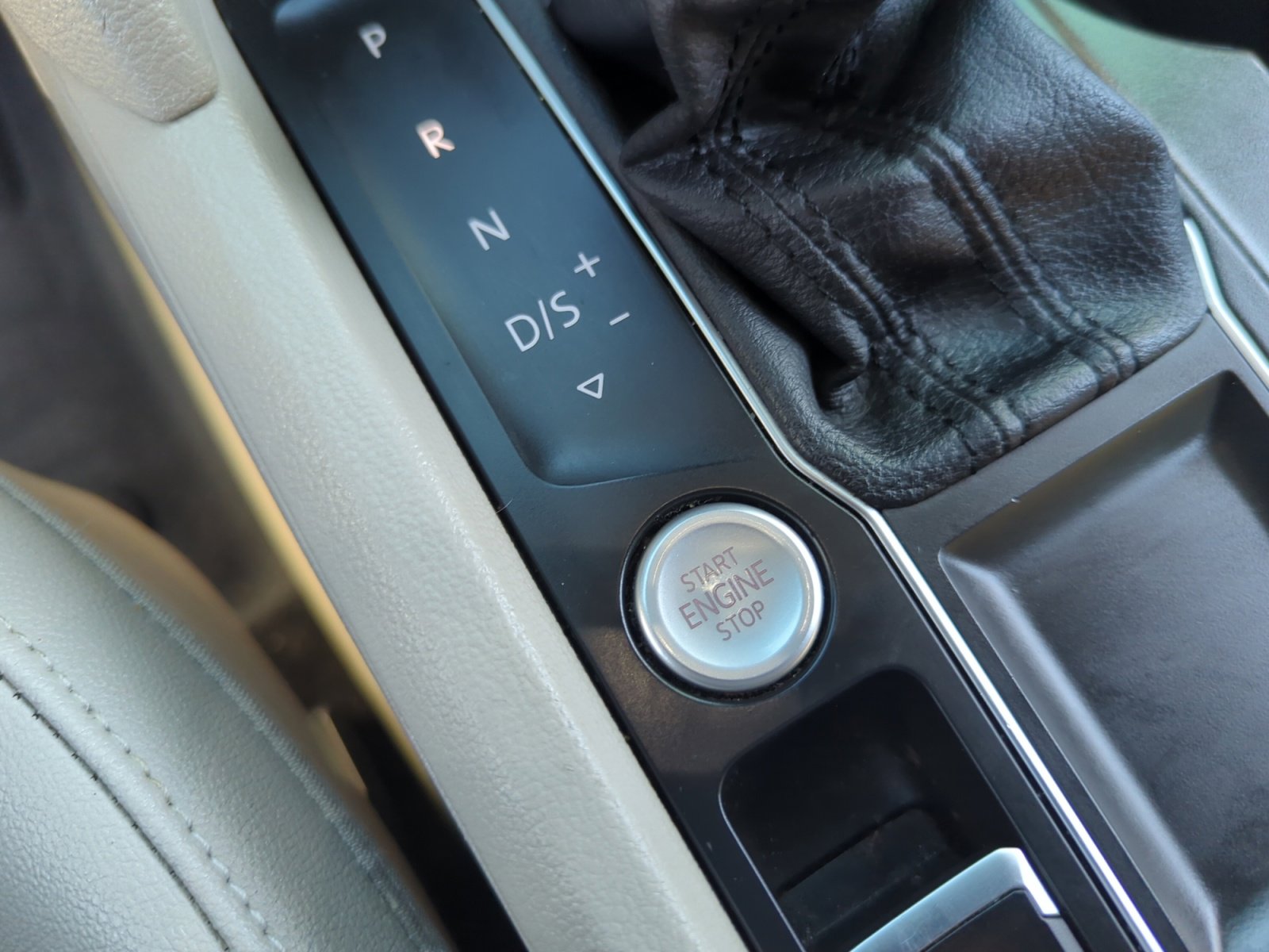 Used 2021 Volkswagen Atlas SE image 29