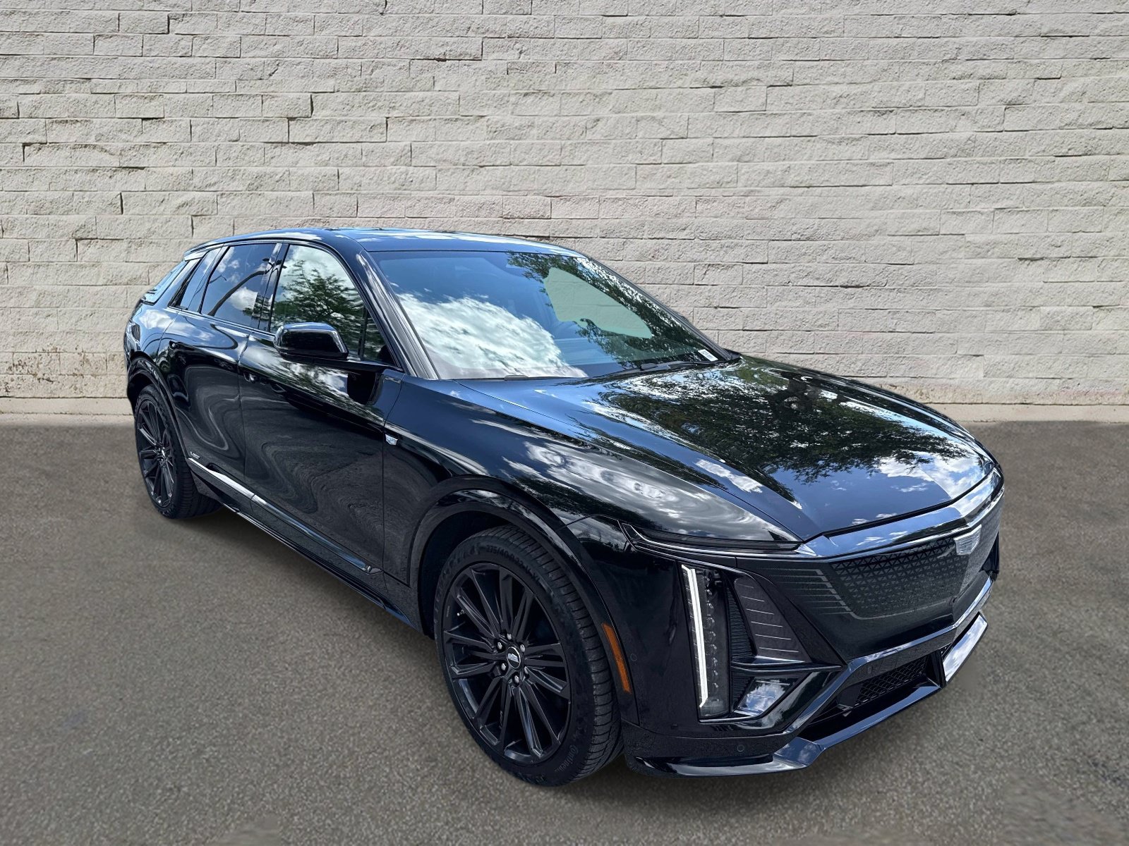 Certified 2026 Cadillac Lyriq V AWD/4WD image 3