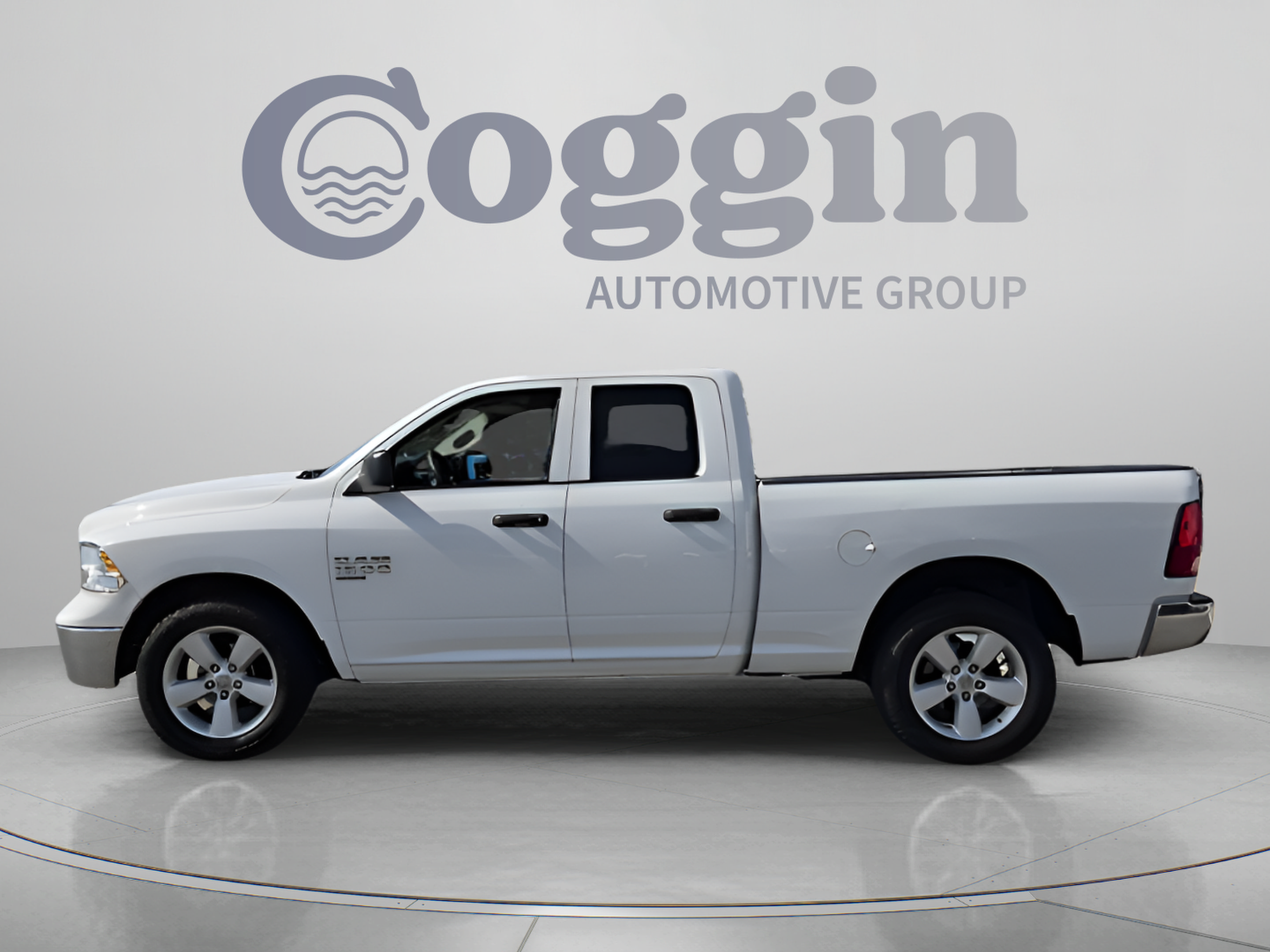 Used 2024 RAM 1500 Classic SLT AWD/4WD image 2
