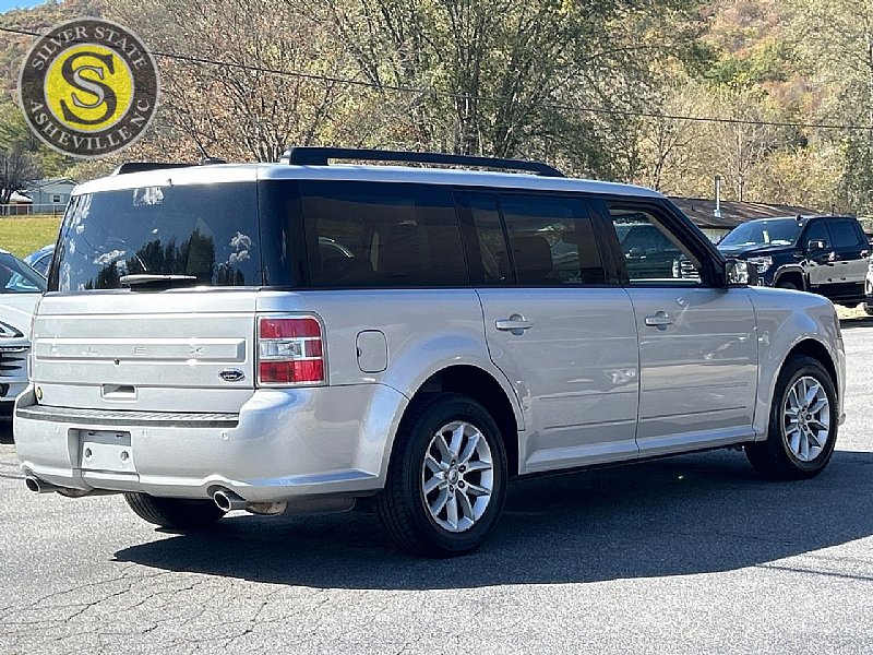 Used 2019 Ford Flex SE image 6