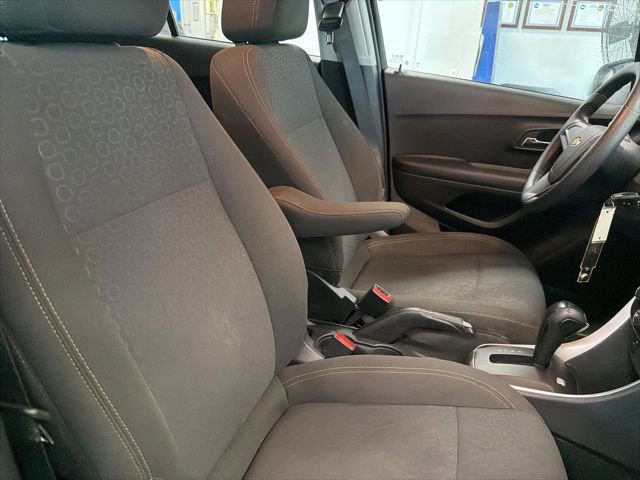 Used 2021 Chevrolet Trax LS image 28