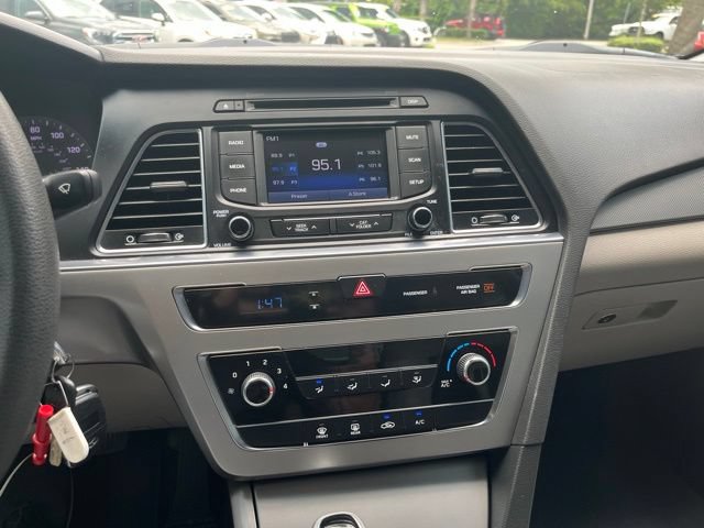 Used 2015 Hyundai Sonata SE w/ Option Group 09 FWD image 24