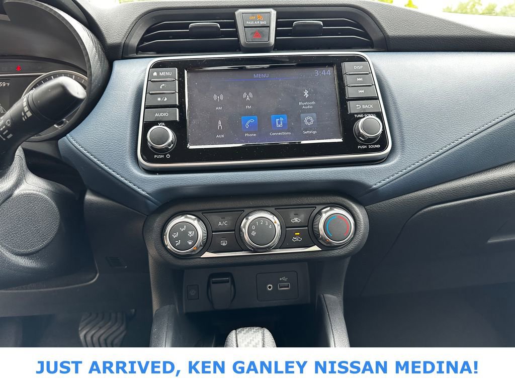 Used 2025 Nissan Versa SV FWD image 11