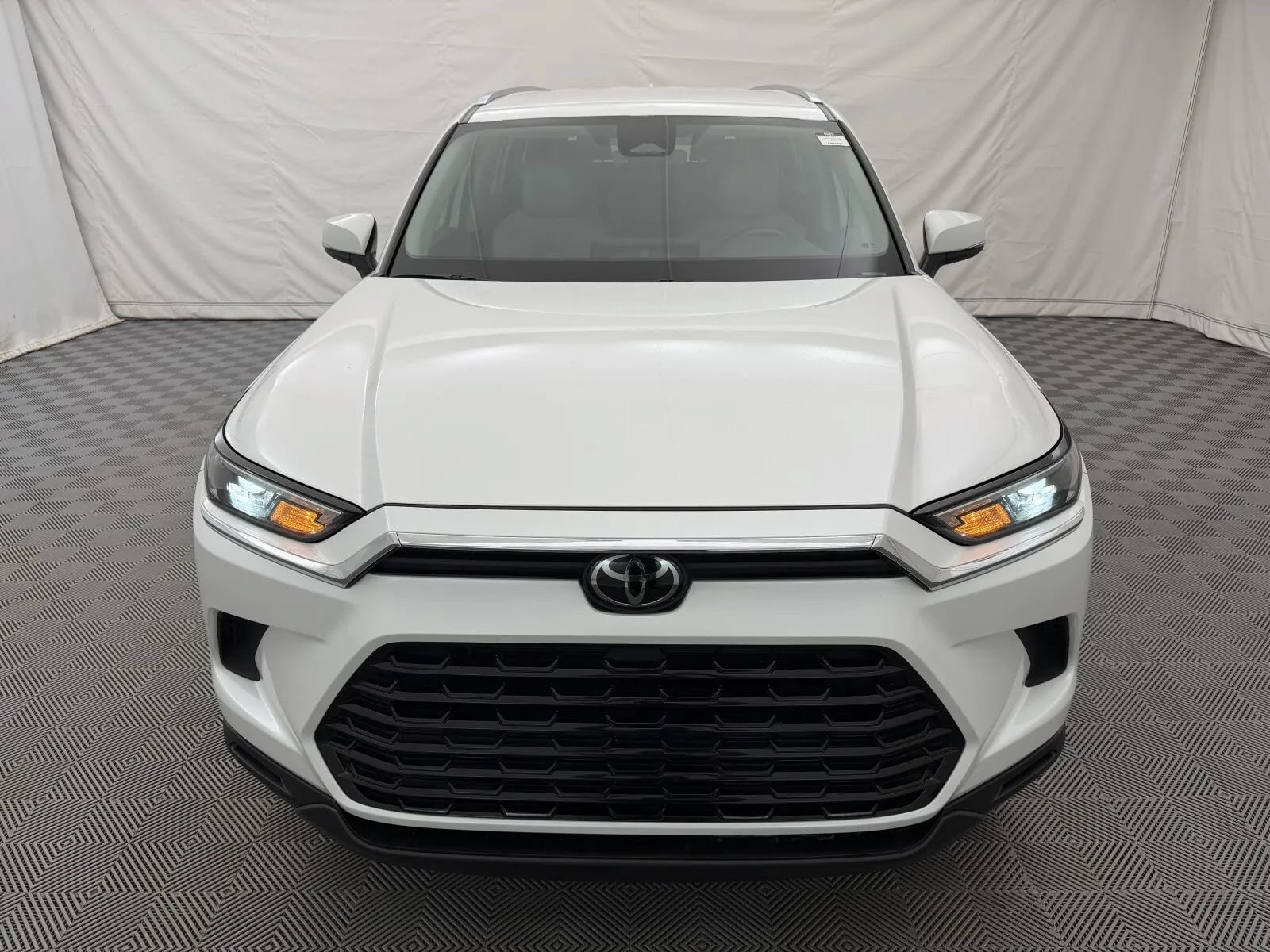 Used 2024 Toyota Grand Highlander FWD image 3