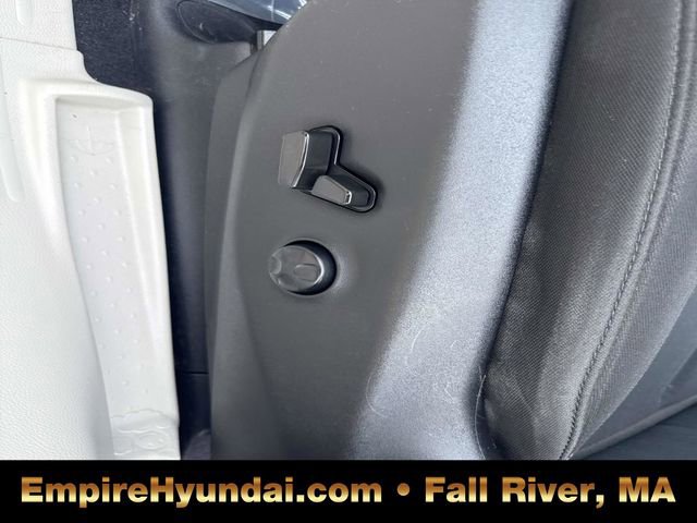 Used 2022 Chrysler Voyager LX image 18