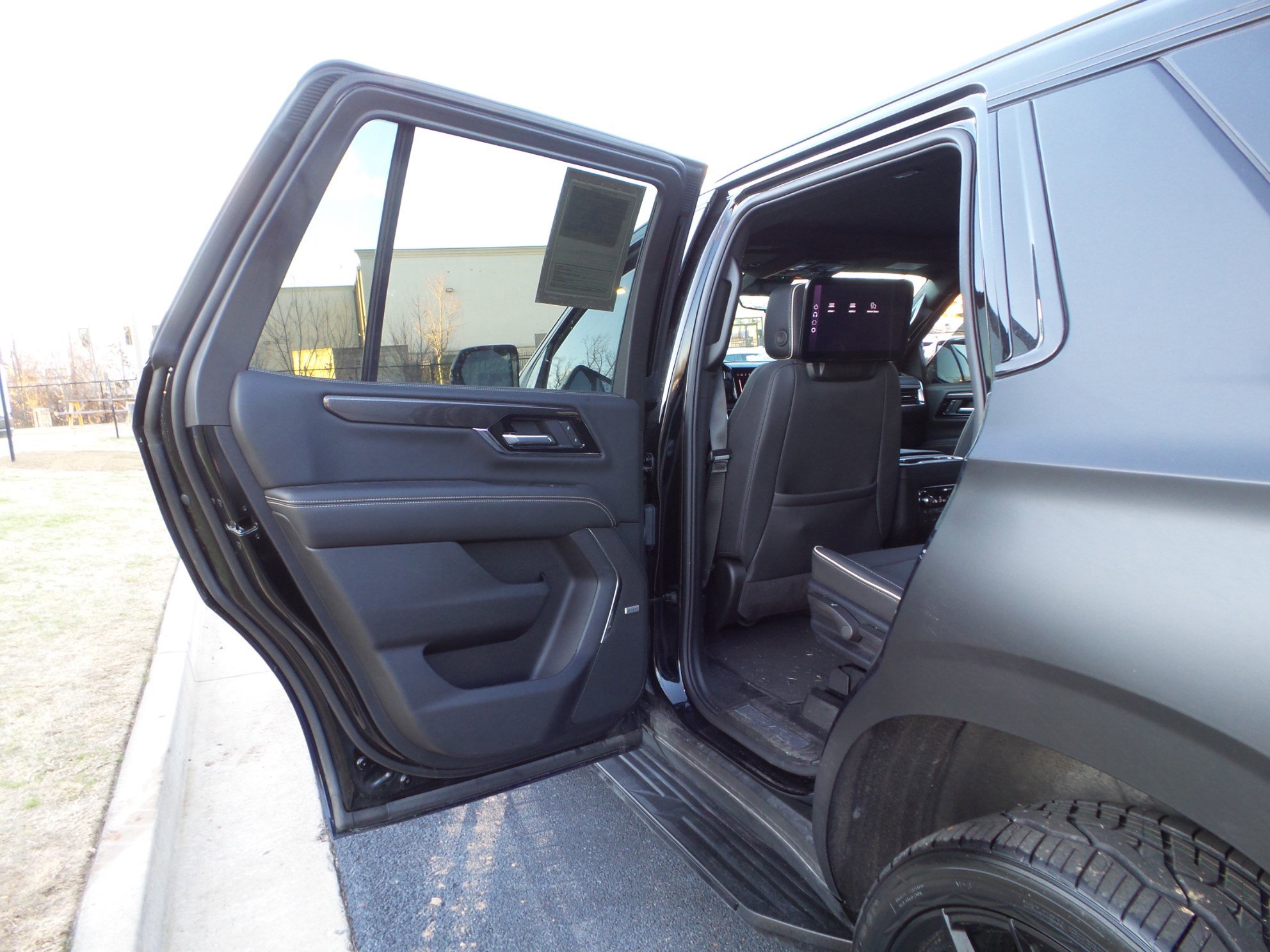 Used 2025 GMC Yukon Elevation image 35