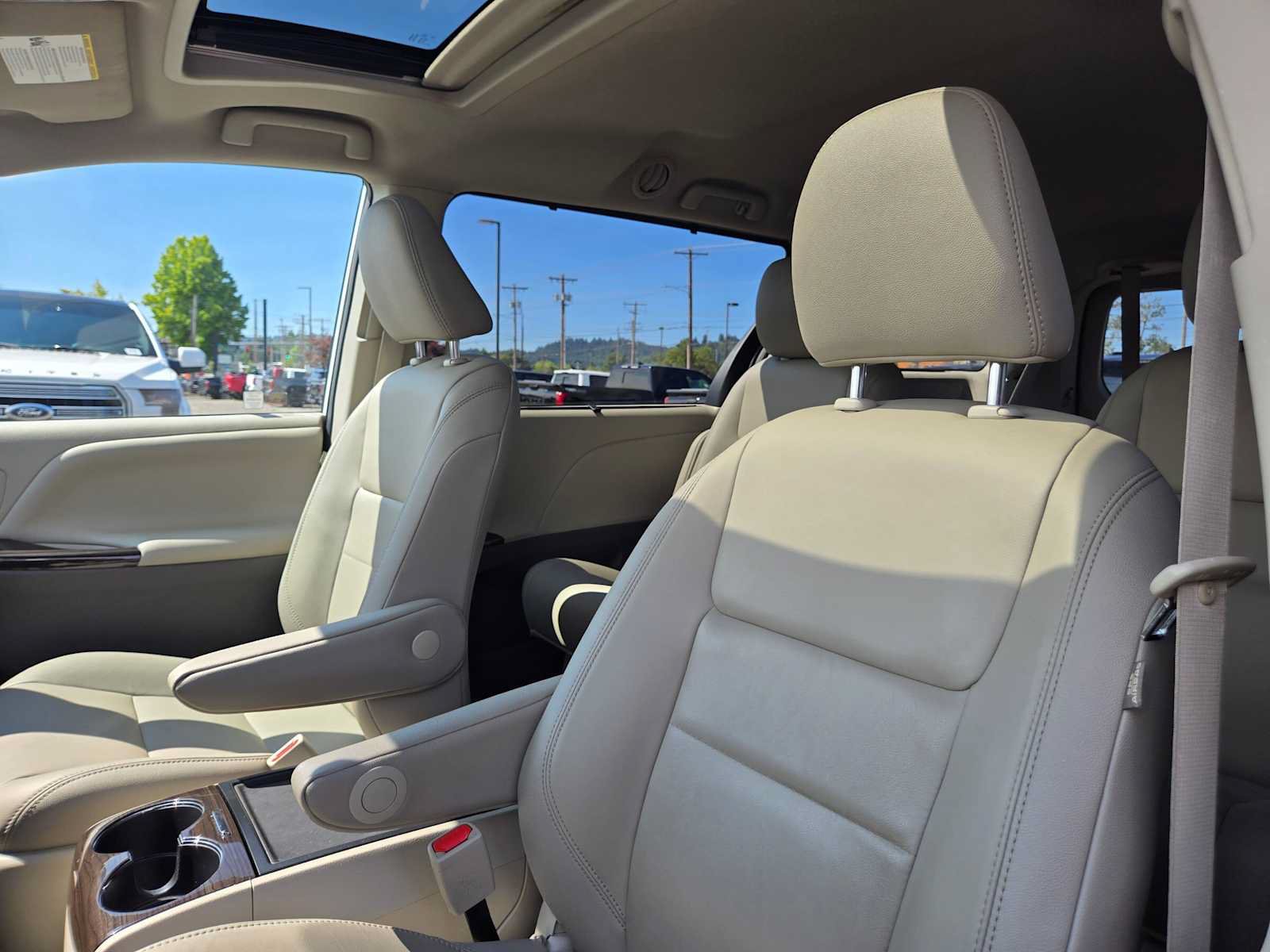 Certified 2020 Toyota Sienna XLE w/ XLE Navigation Package AWD/4WD image 24