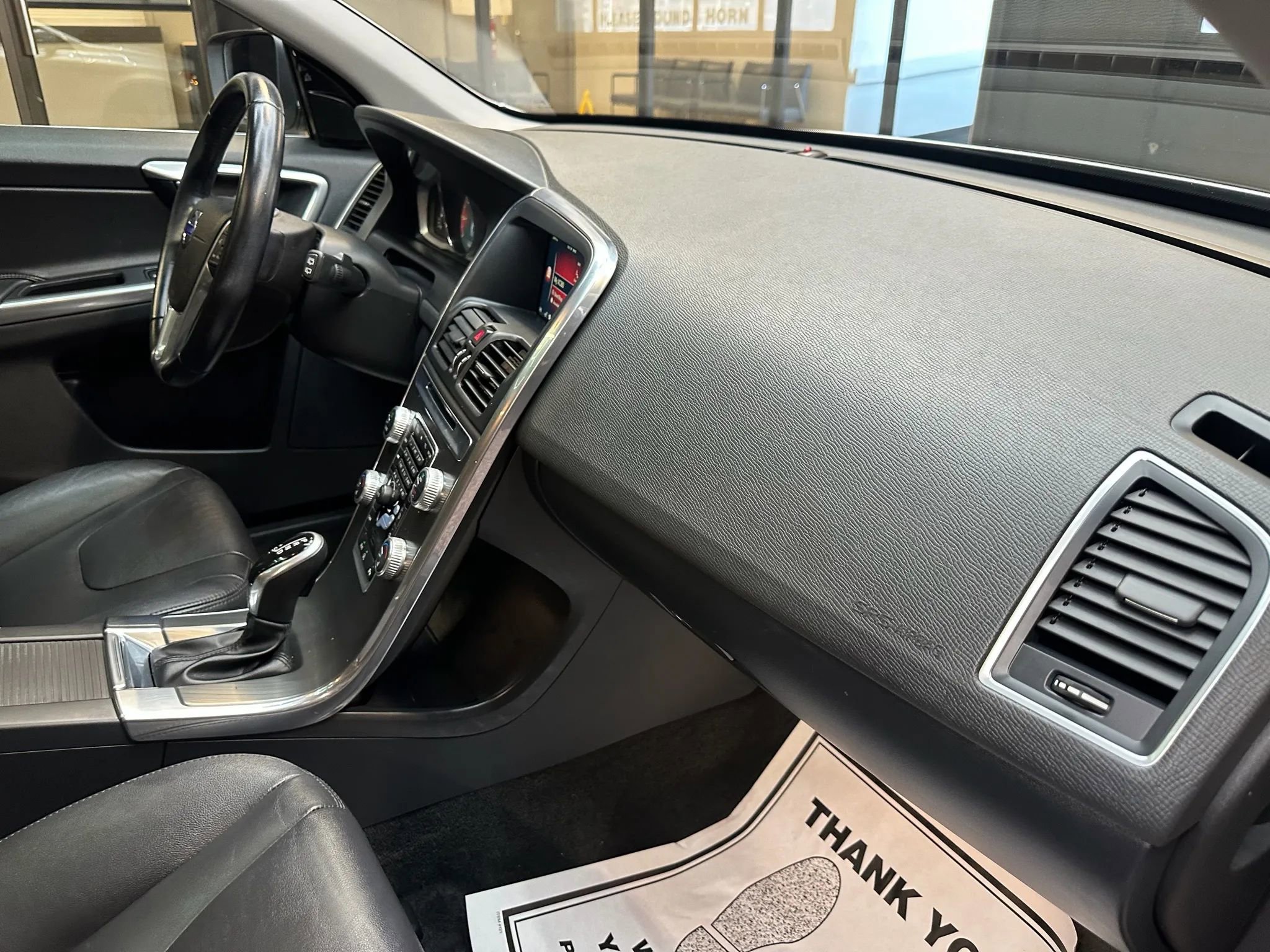 Used 2016 Volvo XC60 T6 w/ Proximity Package image 31