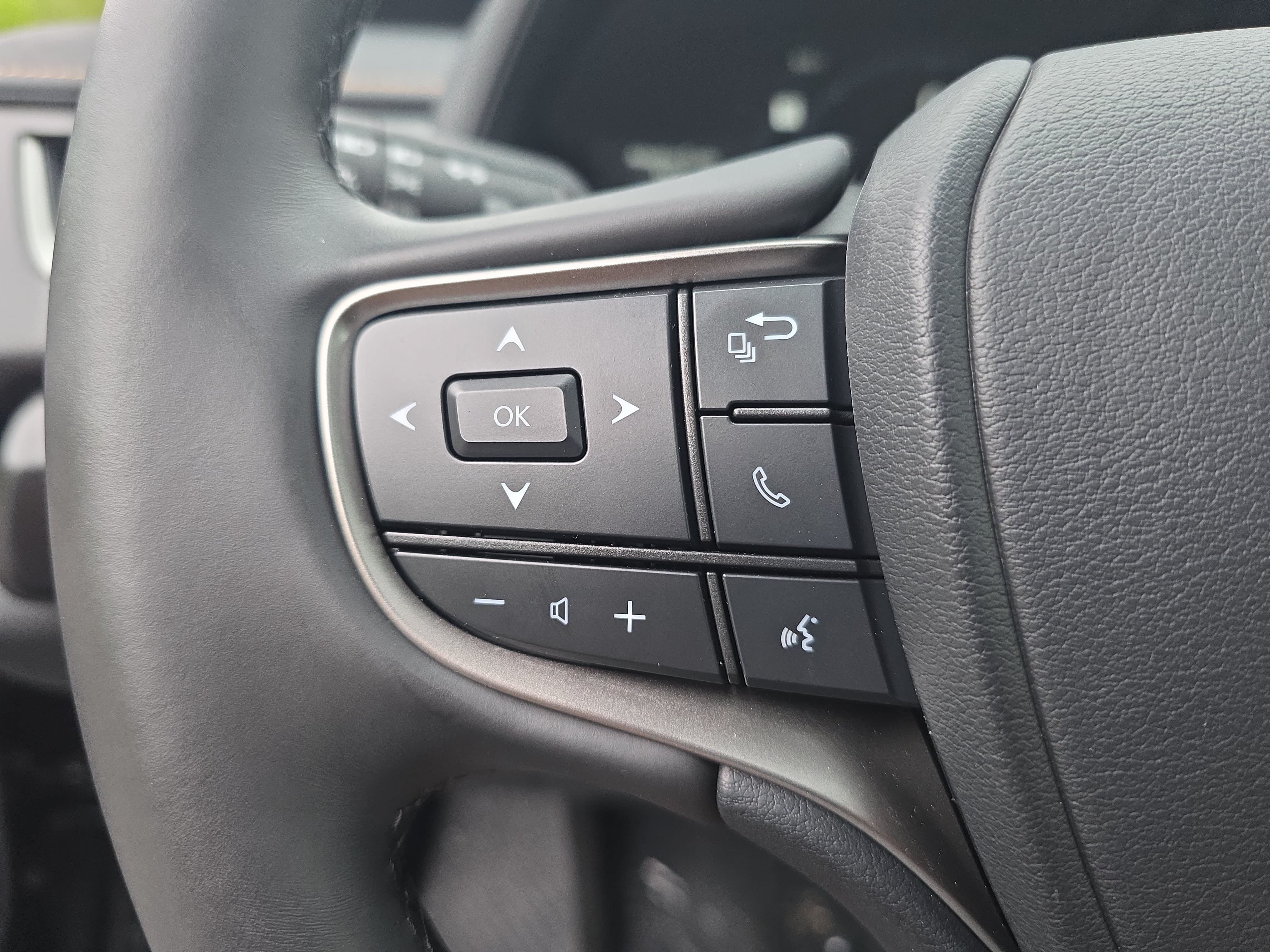 Used 2025 Lexus UX 300h AWD w/ Accessory Package (Z2) image 17
