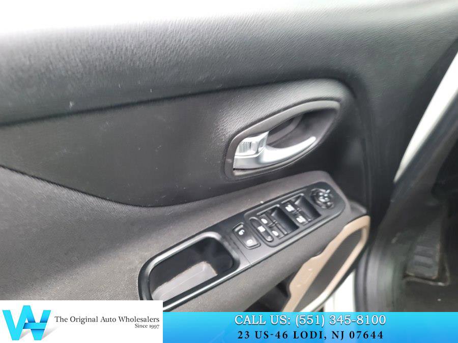 Used 2015 Jeep Renegade Latitude w/ Popular Equipment Group image 14