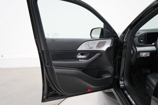 Used 2025 Mercedes-Benz GLS 450 4MATIC image 34