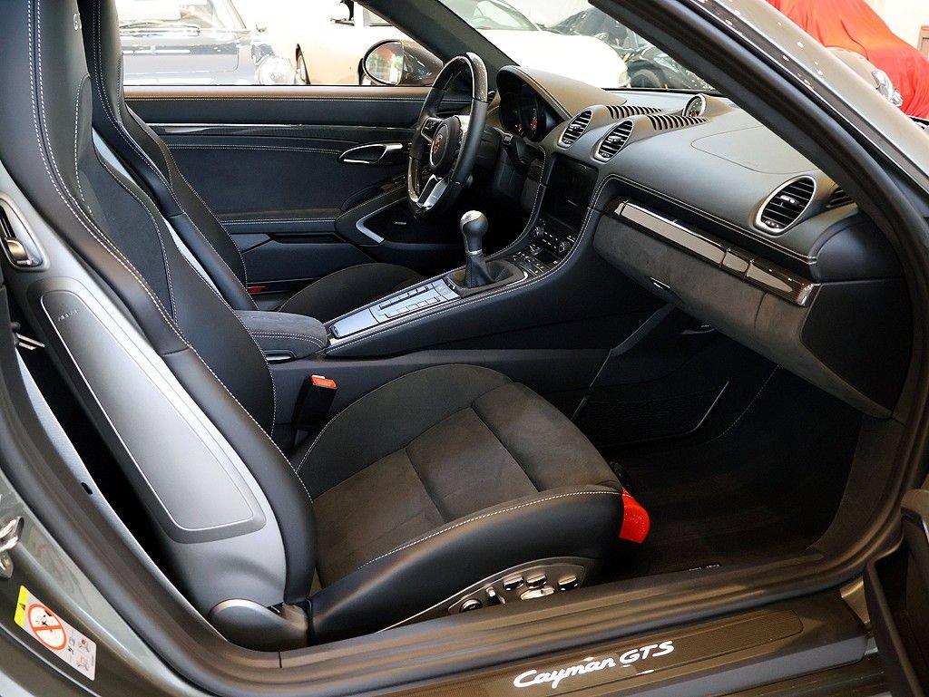 Used 2025 Porsche 718 Cayman GTS RWD image 63