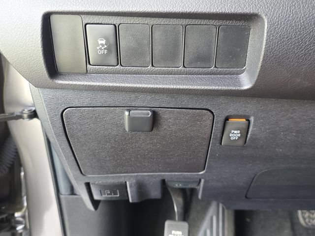 Used 2018 Toyota Sienna SE w/ SE Preferred Package FWD image 26