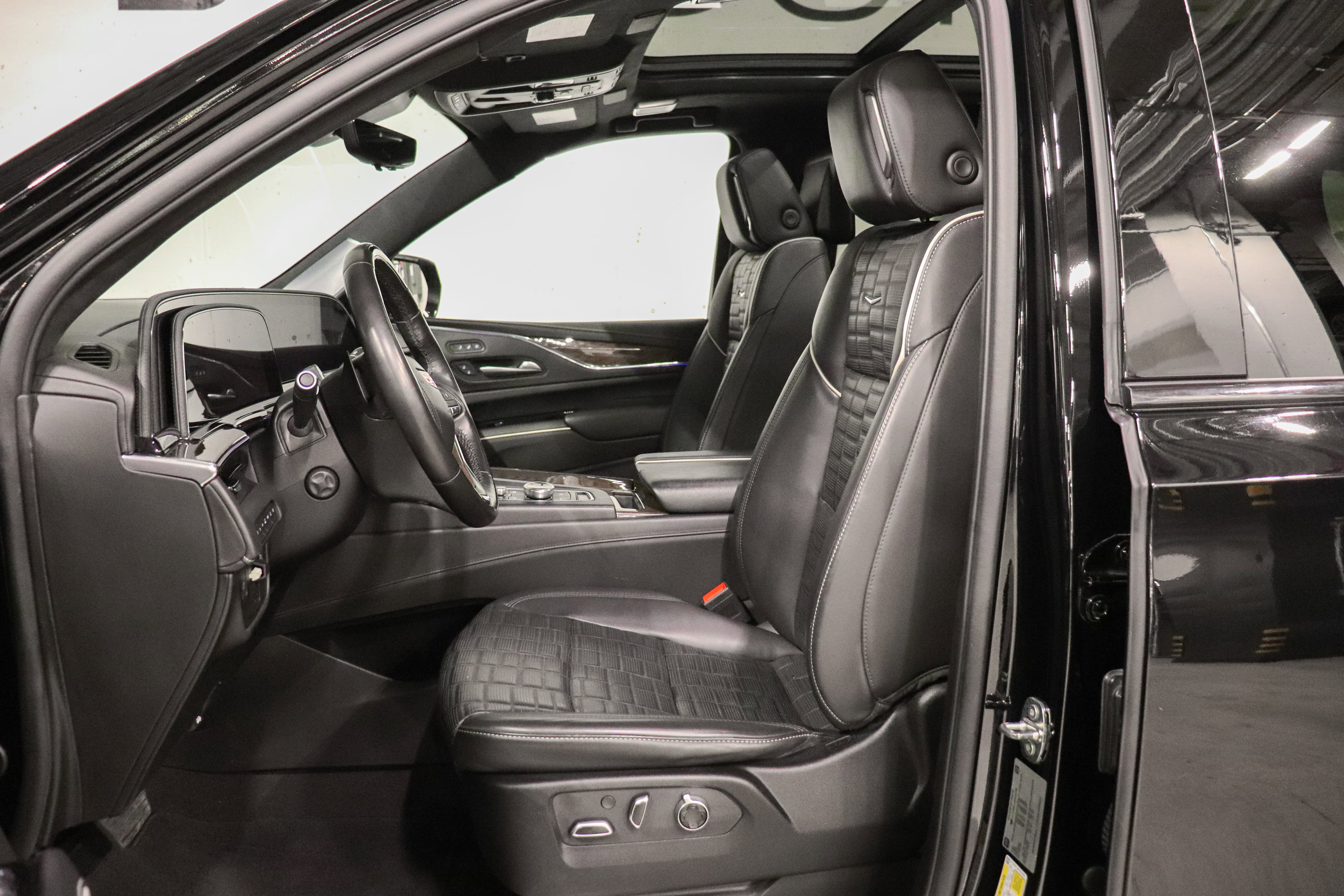 Used 2023 Cadillac Escalade ESV Sport Platinum w/ LPO, ONYX Package image 12