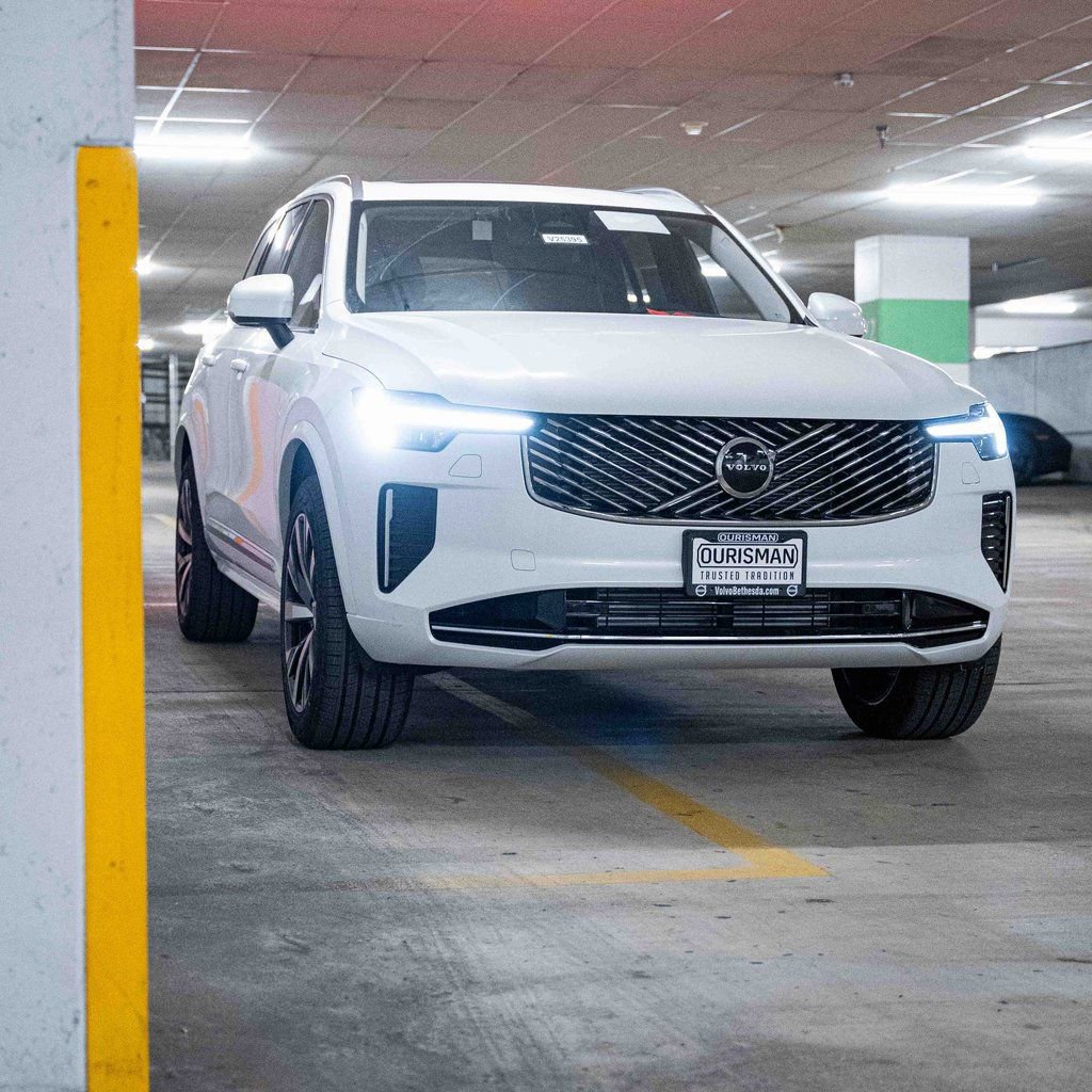 New 2025 Volvo XC90 T8 Core w/ Climate Package image 7