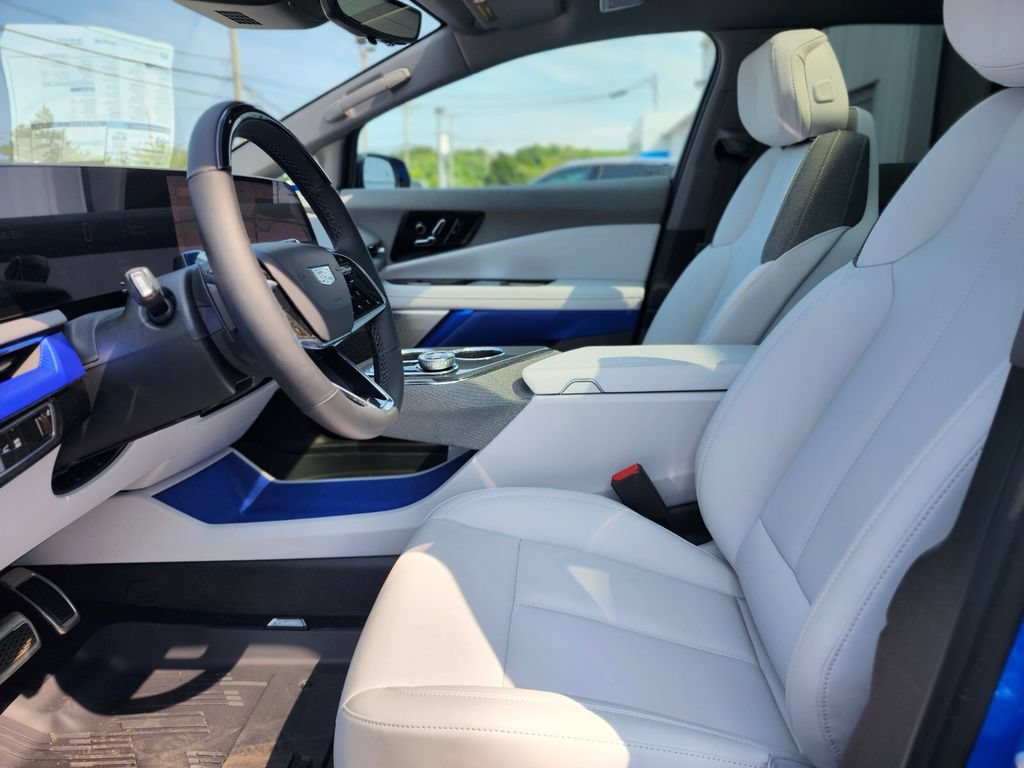New 2026 Cadillac Optiq Luxury 1 w/ LPO, Floor Liner Package AWD/4WD image 16