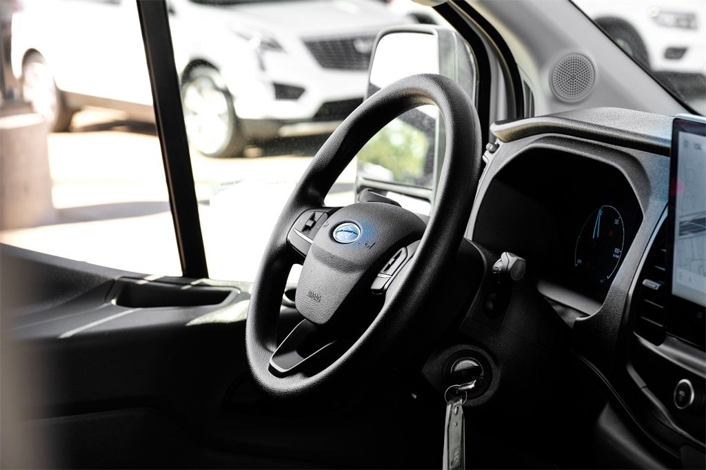 Used 2022 Ford E-Transit 148 High Roof Extended image 11