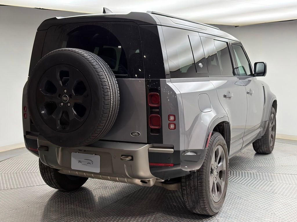 Used 2022 Land Rover Defender 110 X-Dynamic SE image 3