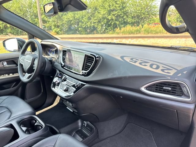 Used 2025 Chrysler Pacifica Select FWD image 27