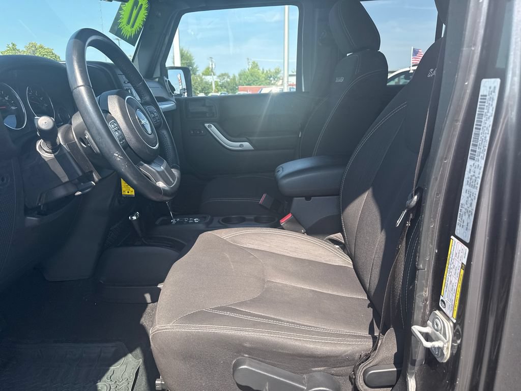 Used 2017 Jeep Wrangler Unlimited Sahara w/ Dual Top Group AWD/4WD image 22