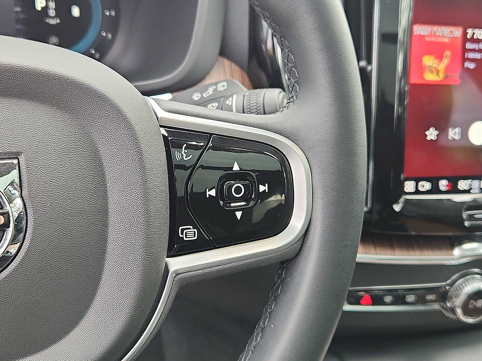 Certified 2023 Volvo XC60 B5 Plus w/ Climate Package image 21