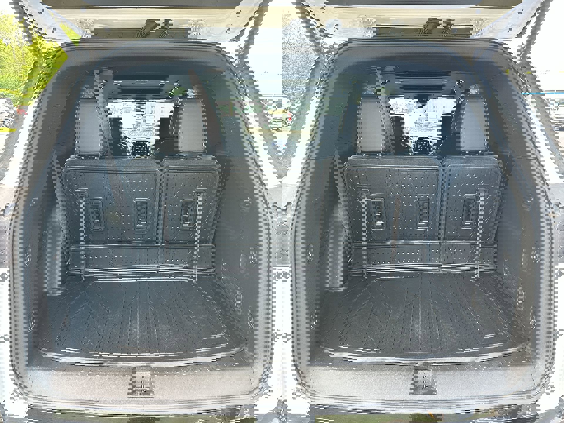 Certified 2023 Chevrolet Traverse Premier w/ Redline Edition image 16