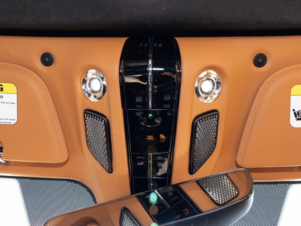 Used 2025 Aston Martin DB12 Volante image 45