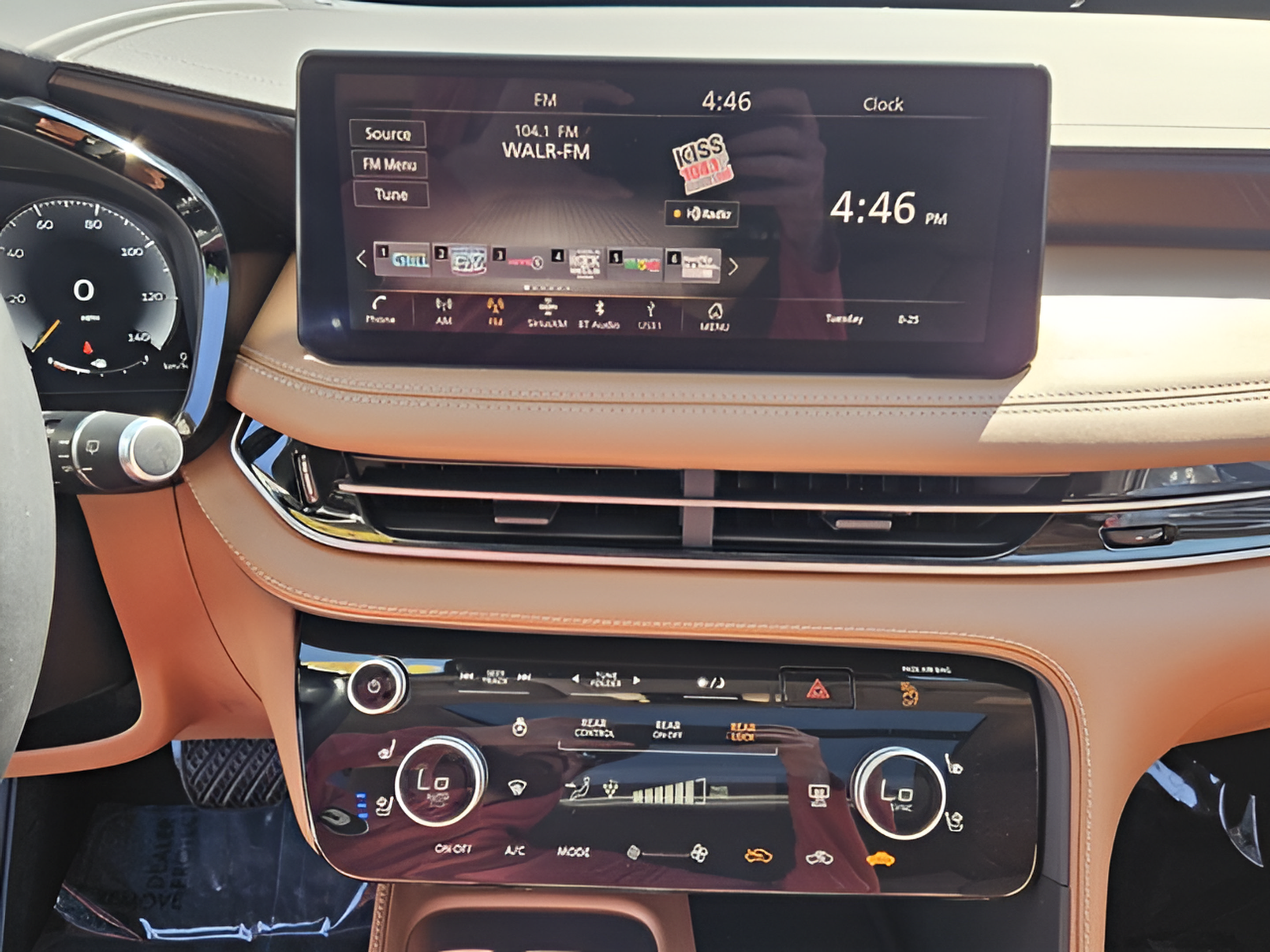 Used 2023 INFINITI QX60 Sensory w/ Vision Package AWD/4WD image 19