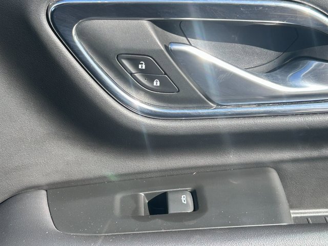 Used 2022 Chevrolet Suburban 4WD image 36