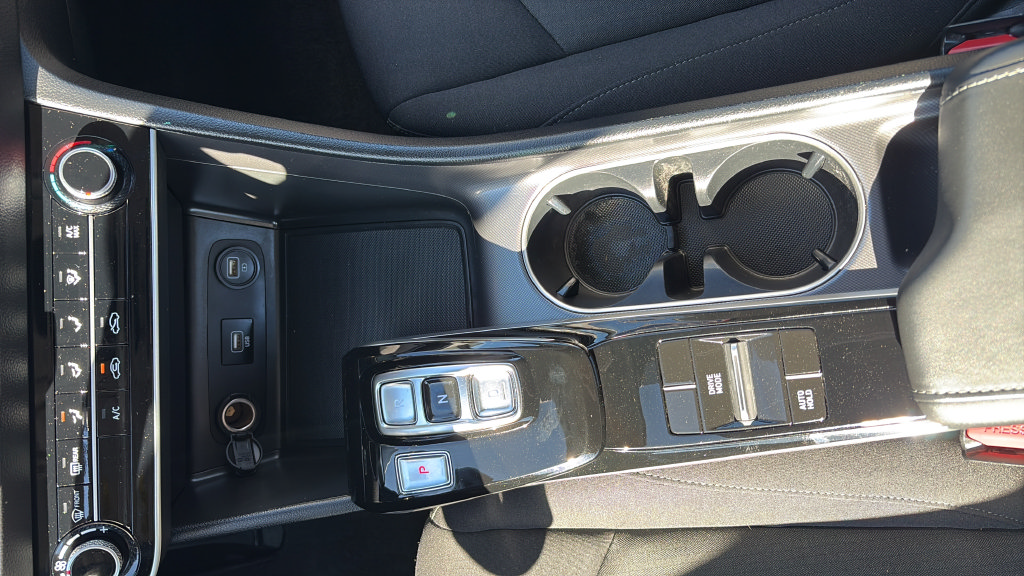 Used 2022 Hyundai Sonata SE w/ Preferred Accessory Package FWD image 17