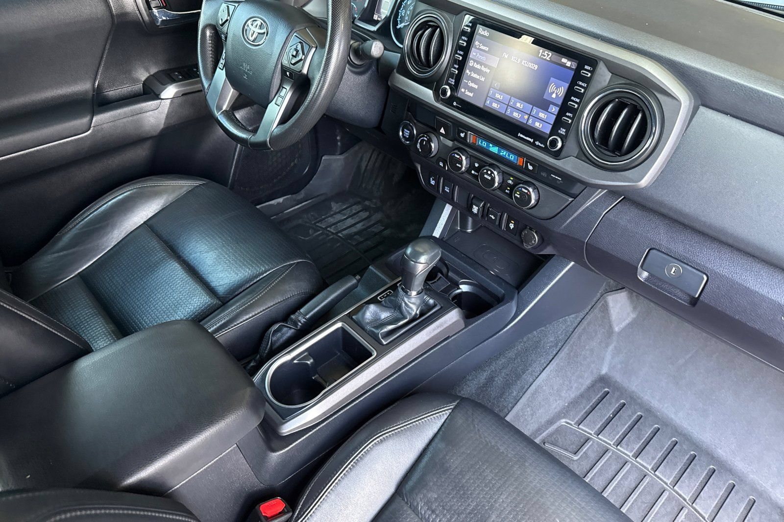 Used 2020 Toyota Tacoma SR5 AWD/4WD image 17
