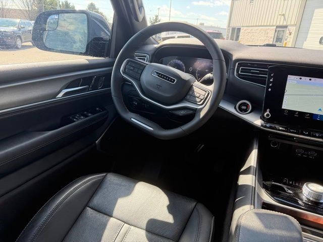 Certified 2025 Jeep Wagoneer Series II image 3