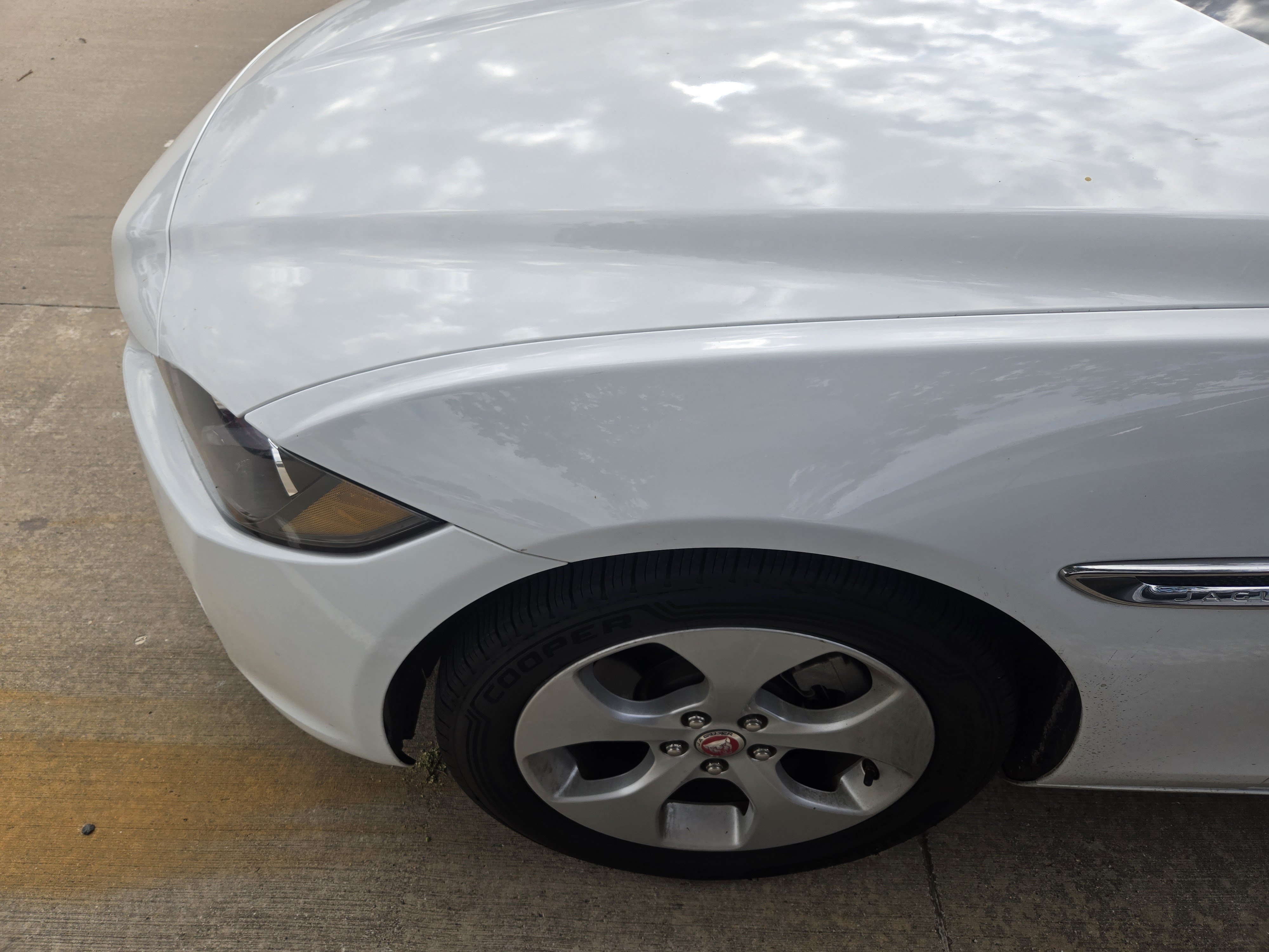 Used 2018 Jaguar XE RWD image 8