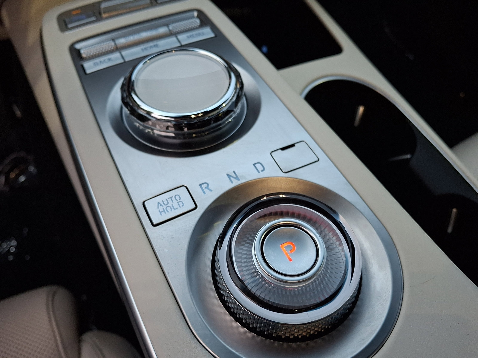 Certified 2025 Genesis Electrified GV70 image 22