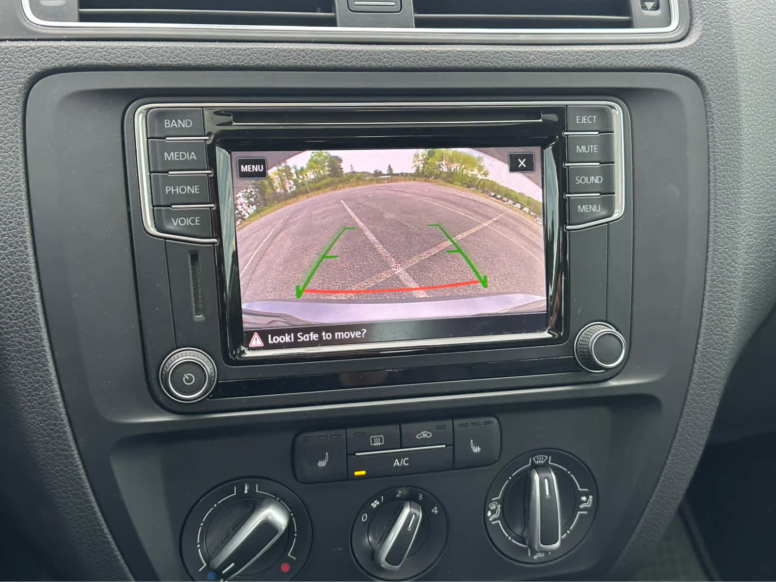 Used 2017 Volkswagen Jetta SE FWD image 15